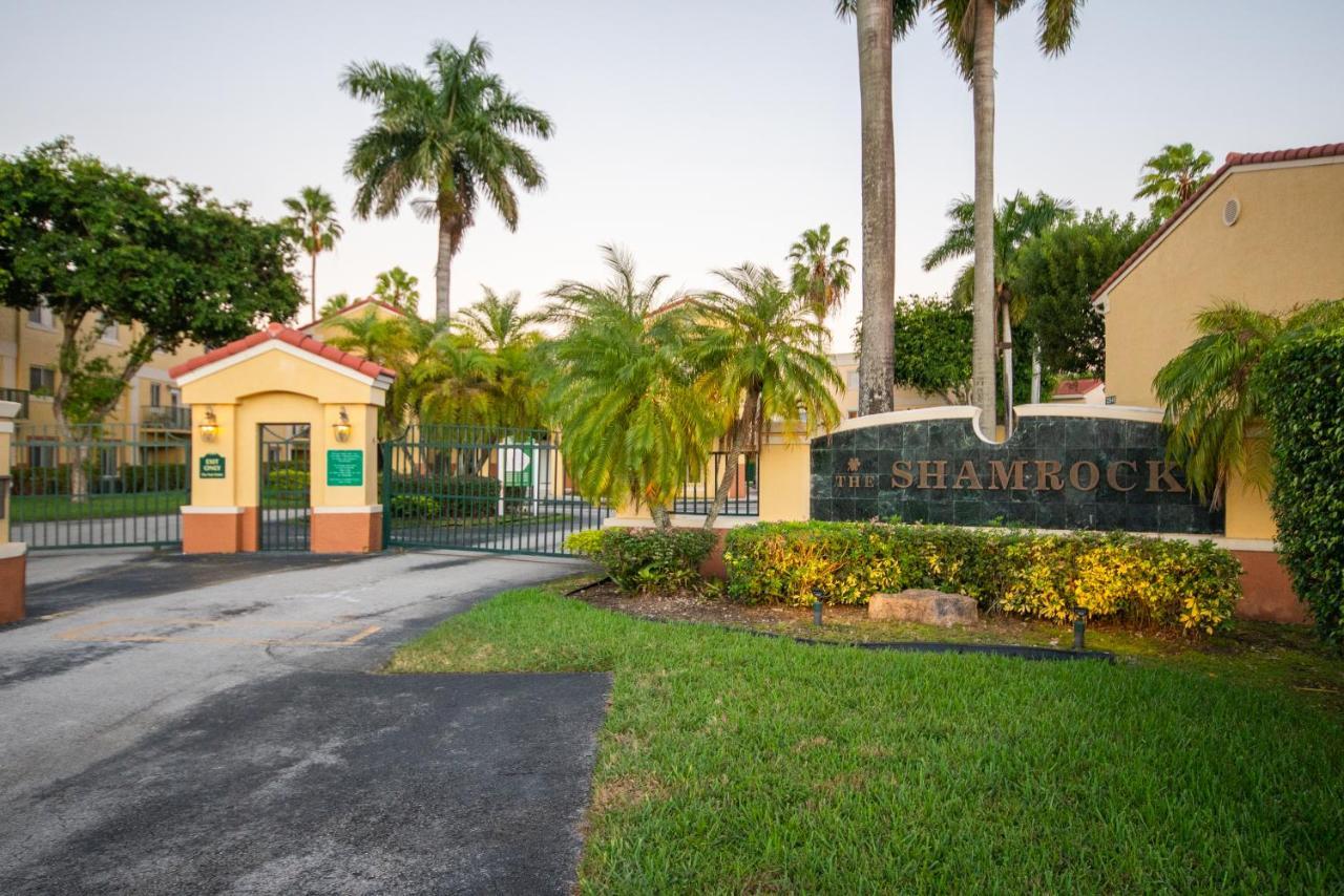 Beautiful 2/2.5 Condo W/Free Parking Fast Wifi Miami Exterior foto