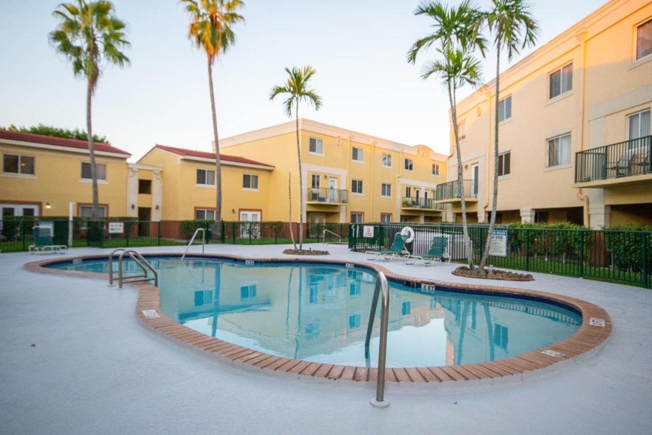 Beautiful 2/2.5 Condo W/Free Parking Fast Wifi Miami Exterior foto